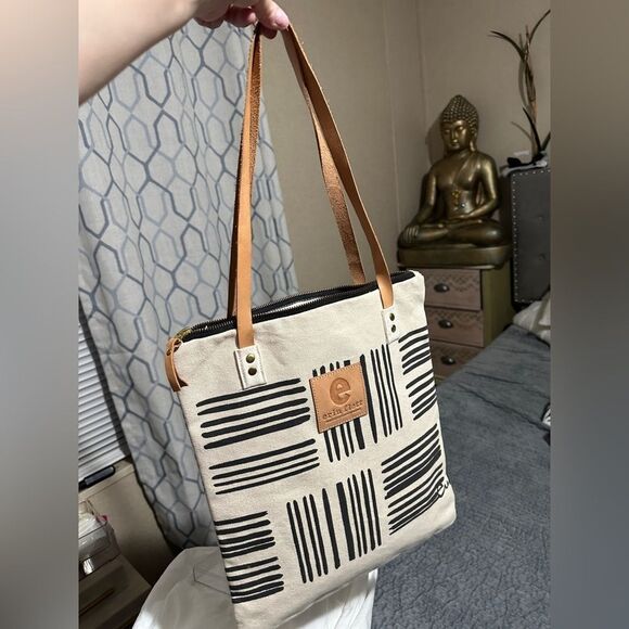 Erin Flett Worn Black Brush Mod Tote – Handcrafted Artistry - Picture 7 of 17